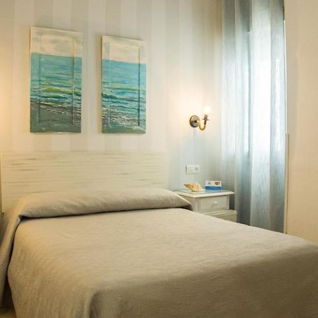 Hostal Patio Andaluz Punta Umbria Exterior photo